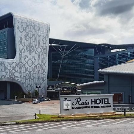 Raia Hotel & Convention Centre Kuching Exterior foto