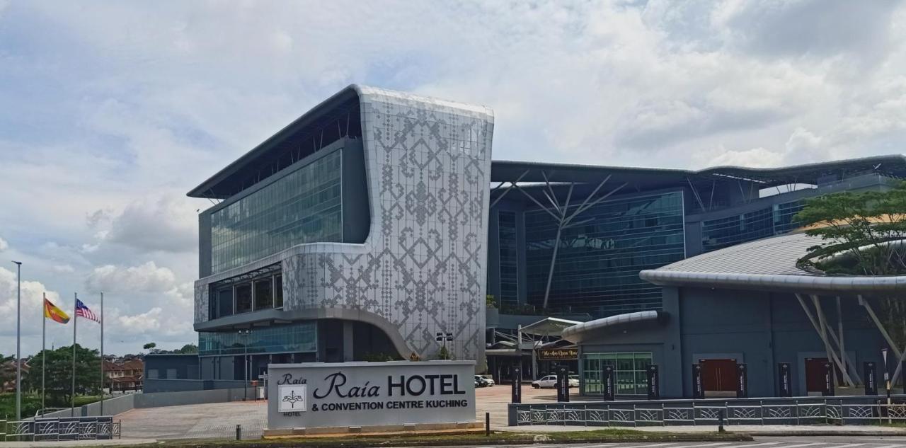 Raia Hotel & Convention Centre Kuching Exterior foto